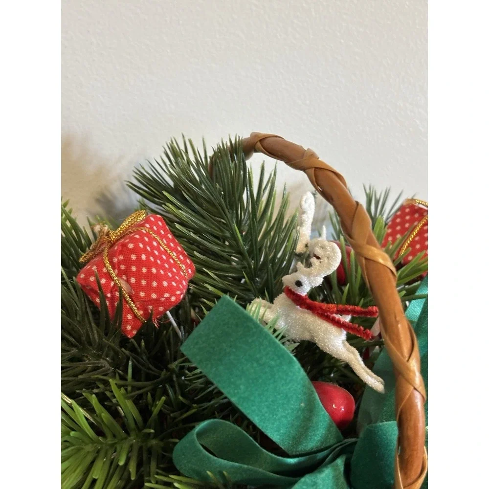 Vintage Basket Small Christmas Plastic‎ Pine Needles Flocked Deer 80s Holiday